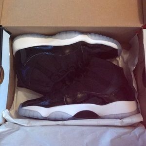 AIR JORDAN 11 RETRO SPACEJAMS Size5 BRAND NEW